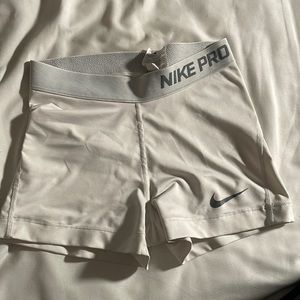 women’s white nike pro compression shorts size small